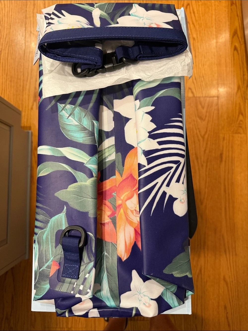 Tommy Bahama Navy Floral Waterproof Dry Bag.NWT 20liter